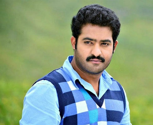 jr ntr,dierctor babi,ntr babi combination movie,three hreoines,kajal first heroine,second heroine anupama,third heroine nivetha,ntr triple role movie  యంగ్‌టైగర్‌ చిత్రంలో ఈ వార్తలు నిజమేనా..?